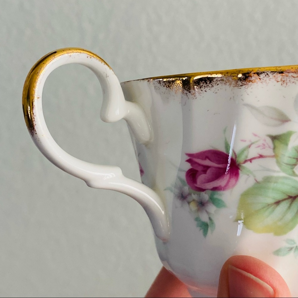 Vintage teacup, Regency Bone China, white / pink floral - Picture 7 of 13